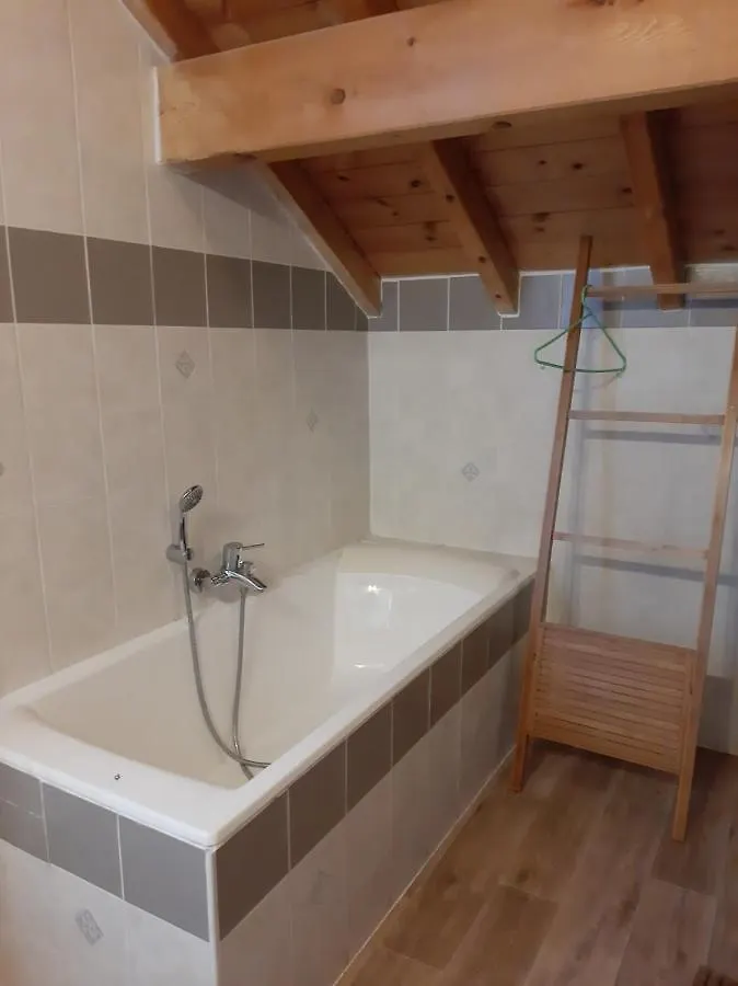 House For 6 Personns With 4 Bedrooms And 1 Bathroom La Claree Val-des-Pres Holiday home